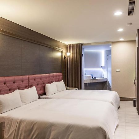 Maple Hotel Second Branch 台南 エクステリア 写真