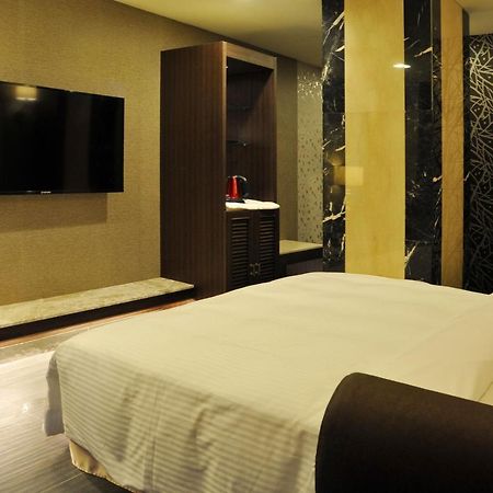 Maple Hotel Second Branch 台南 エクステリア 写真