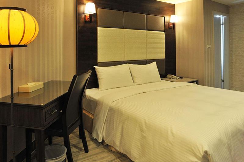Maple Hotel Second Branch 台南 エクステリア 写真