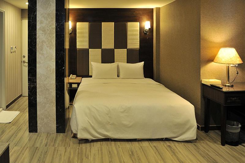Maple Hotel Second Branch 台南 エクステリア 写真