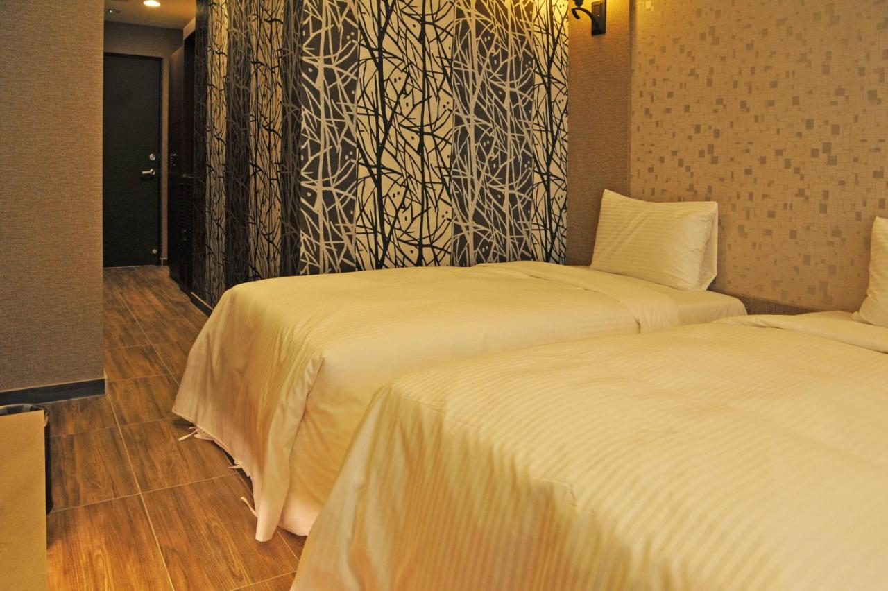 Maple Hotel Second Branch 台南 エクステリア 写真