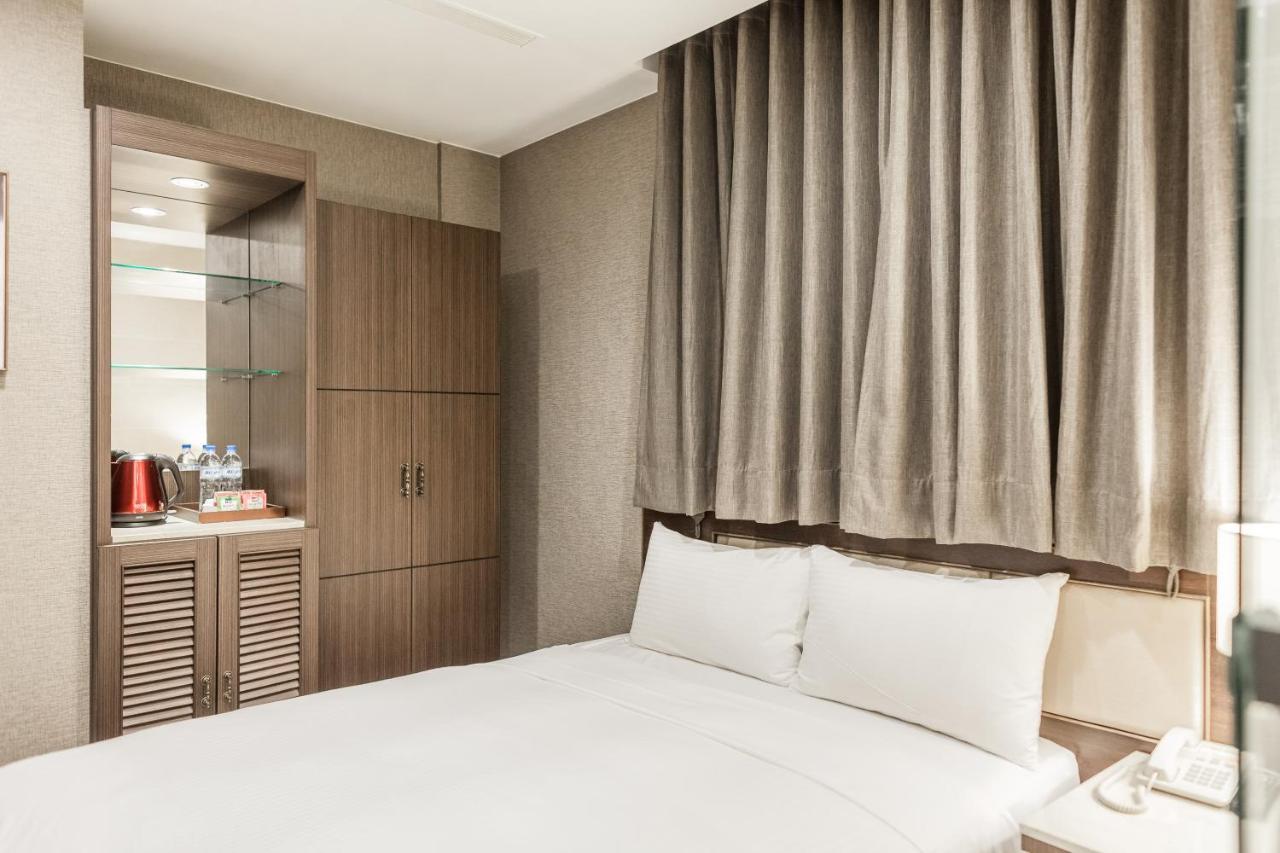 Maple Hotel Second Branch 台南 エクステリア 写真