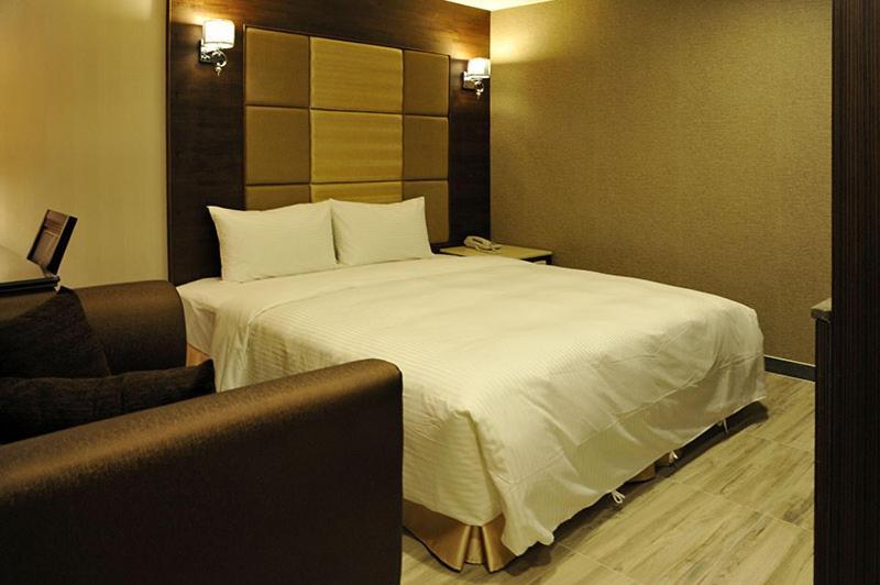 Maple Hotel Second Branch 台南 エクステリア 写真