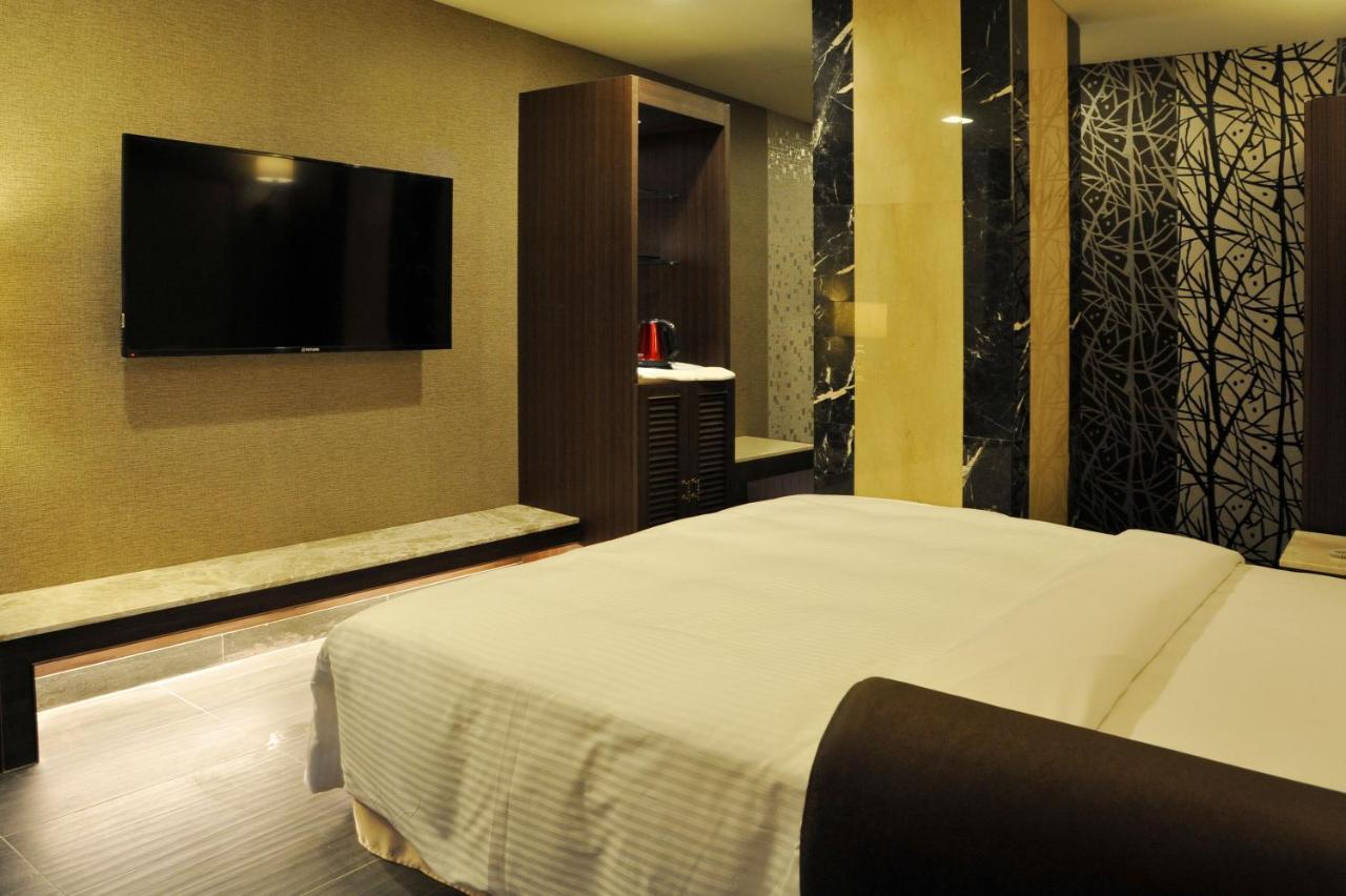 Maple Hotel Second Branch 台南 エクステリア 写真